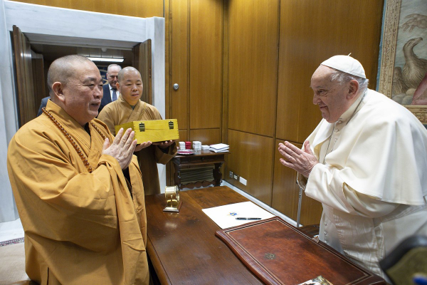 Настоятеля легендарного монастыря Шаолинь арестовали. Как в этом замешаны секс и деньги?