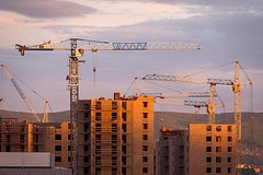 Названо условие для снижения цен на жилье в России
