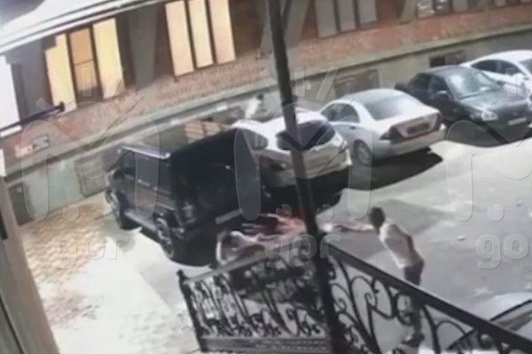 Неизвестные на &laquo;Приоре&raquo; открыли стрельбу по дагестанскому бойцу ММА. Он получил пять ранений, но выжил