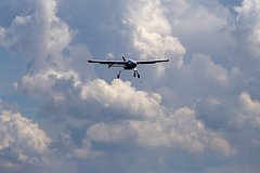 Обломки сбитого беспилотника упали на многоквартирный дом в российском городе