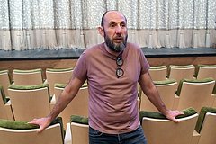 Обвиненного в растрате директора МХАТа заметили на богослужении в Петропавловском соборе