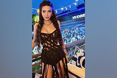 Оксана Самойлова опубликовала фото в оголяющем тело наряде