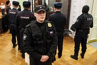 Осужденный за рекордную взятку экс-следователь задолжал приставам миллиарды рублей