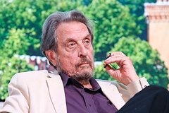 Отец Илона Маска приехал в Россию и остался в шоке. Он удивился ценам, восхитился Путиным и чуть не упал со стула при виде котлет