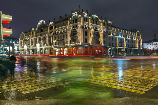 Отец Илона Маска приехал в Россию и остался в шоке. Он удивился ценам, восхитился Путиным и чуть не упал со стула при виде котлет