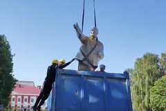 Памятник Ленину увезли на свалку в российском городе