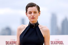 Папарацци сняли известную актрису с небритыми подмышками на отдыхе