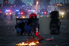 Пентагон допустил возможность отправки морпехов в Лос-Анджелес