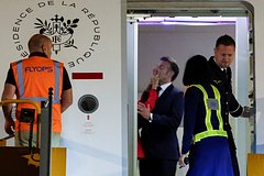 Песков высказался о скандале с пощечиной Макрону