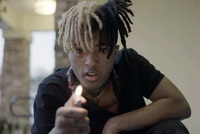 Пьяный зритель бросил бокал в голову известному российскому комику