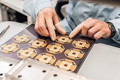 Поддержку российских производителей электроники заморозили