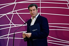 Премьер Баварии призвал отменить пособия для украинцев в ФРГ