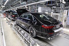 Прибыль немецкого автогиганта упала вдвое