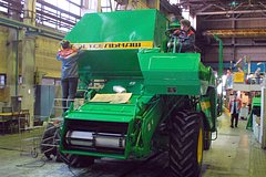 Продажи крупнейшего в одной отрасли в России завода обвалились