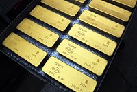 Продолжающееся укрепление рубля объяснили перегревом курса