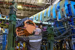 Производитель SJ-100 и МС-21 начнет сокращать сотрудников