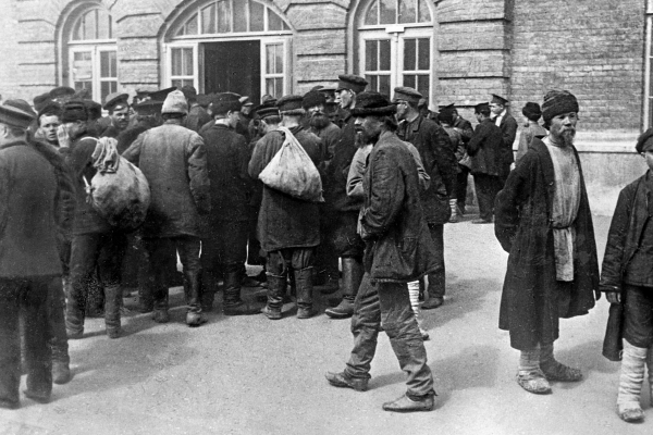 &laquo;Пусть сами решают &mdash; копить деньги или рожать детей&raquo; В России все чаще предлагают отменить пенсии. Почему это безумие?