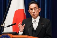 Путин принял в Кремле вдову убитого премьер-министра Японии. Она расплакалась во время встречи