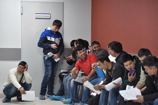 Путин утвердил новые пошлины для автомобилистов и мигрантов. Они вступят в силу 1 сентября