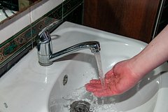 Раскрыт смысл резкого повышения платы за воду без счетчиков