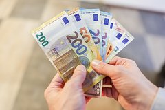 Россиянам назвали оптимальное время для покупки валюты