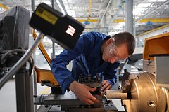 Россиянам назвали самые высокооплачиваемые рабочие специальности