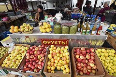 Россиянам назвали сроки снижения цен на ягоды и фрукты