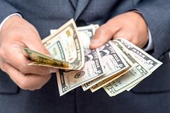 Россиянам предсказали доллар по 105 рублей