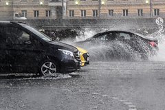 Россияне остались без автономеров после тропических ливней