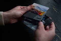 Россияне пожаловались на навязанные страховки по кредиткам