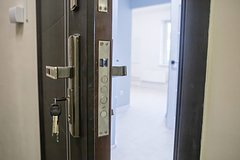 Россияне рассказали о главных жалобах соседей