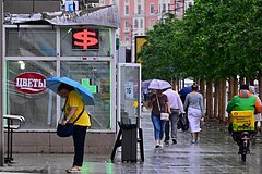 Россияне стали меньше интересоваться курсом рубля