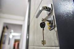 Россиянка продала квартиру и отказалась из нее выезжать