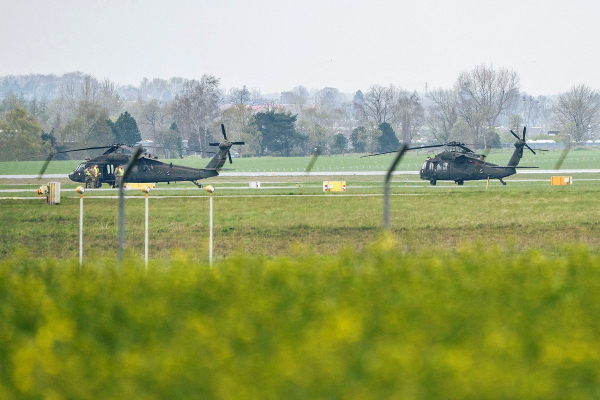 Российская армия атаковала аэродром под Черниговом. Ударом &laquo;Искандера&raquo; уничтожен один из двух вертолетов США Black Hawk