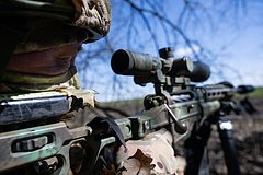 Российские войска взяли под контроль участок дороги у Юнаковки