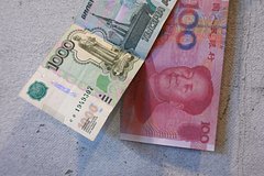 Рубль укрепился к юаню до максимума почти за год