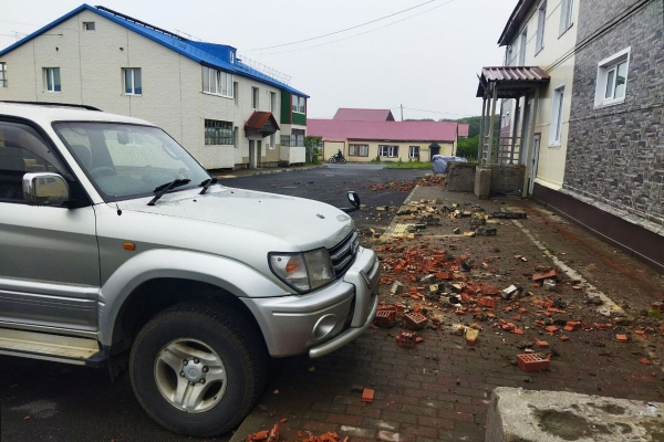 Рухнувший детсад, развалившийся аэропорт и затопленный завод: пугающие кадры с последствиями мощнейшего землетрясения на Камчатке