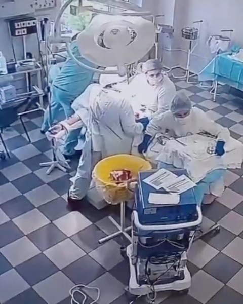 Рухнувший детсад, развалившийся аэропорт и затопленный завод: пугающие кадры с последствиями мощнейшего землетрясения на Камчатке