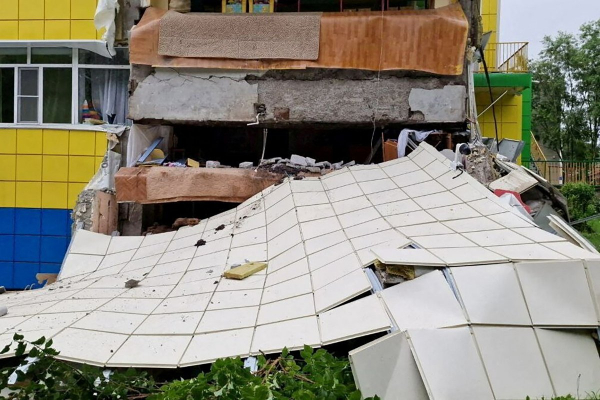 Рухнувший детсад, развалившийся аэропорт и затопленный завод: пугающие кадры с последствиями мощнейшего землетрясения на Камчатке