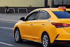 Рынок такси в России назвали не готовым к отказу от нелокализованных машин