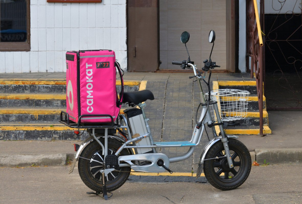 С доставкой на дом. Билайн начал продажу сим-карт в &laquo;Самокате&raquo;