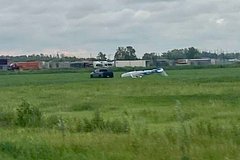 Самолет совершил жесткую посадку в российском регионе