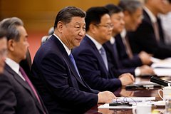 Шансы Си победить в торговой дуэли с Трампом оценили