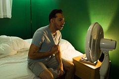 Сон летом с включенным вентилятором назвали опасным для здоровья