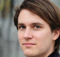 Сотни эскортниц готовятся к ПМЭФ. Как они объединяются на специальных маркетплейсах и сколько зарабатывают?