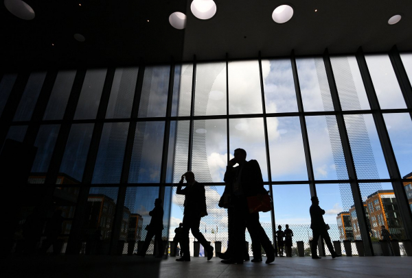 Сотни эскортниц готовятся к ПМЭФ. Как они объединяются на специальных маркетплейсах и сколько зарабатывают?