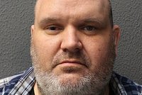 Сотрудник тюрьмы раскрыл роман надзирательницы и заключенного и поплатился жизнью