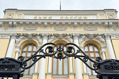 Средняя максимальная ставка по вкладам в рублях резко снизилась