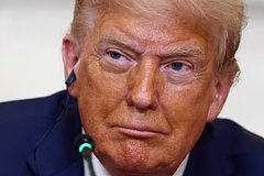 Стало известно о планах Трампа помиловать подругу Эпштейна из-за страха