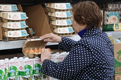 Стало известно о возможном исчезновении упаковок для 10 яиц из российских магазинов